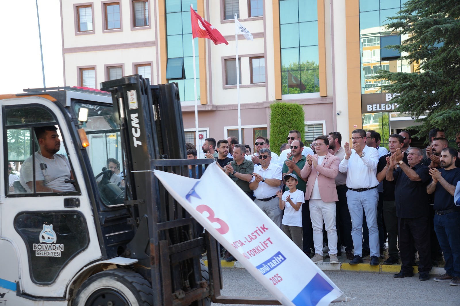 “Bizim yolumuz hizmet, rotamız Bolvadin’dir”