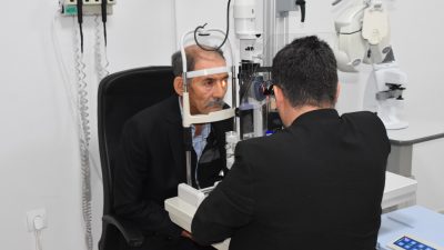 Afyonkarahisar'da iki gözünde oluşan sarı nokta deliği nedeniyle görme kaybı