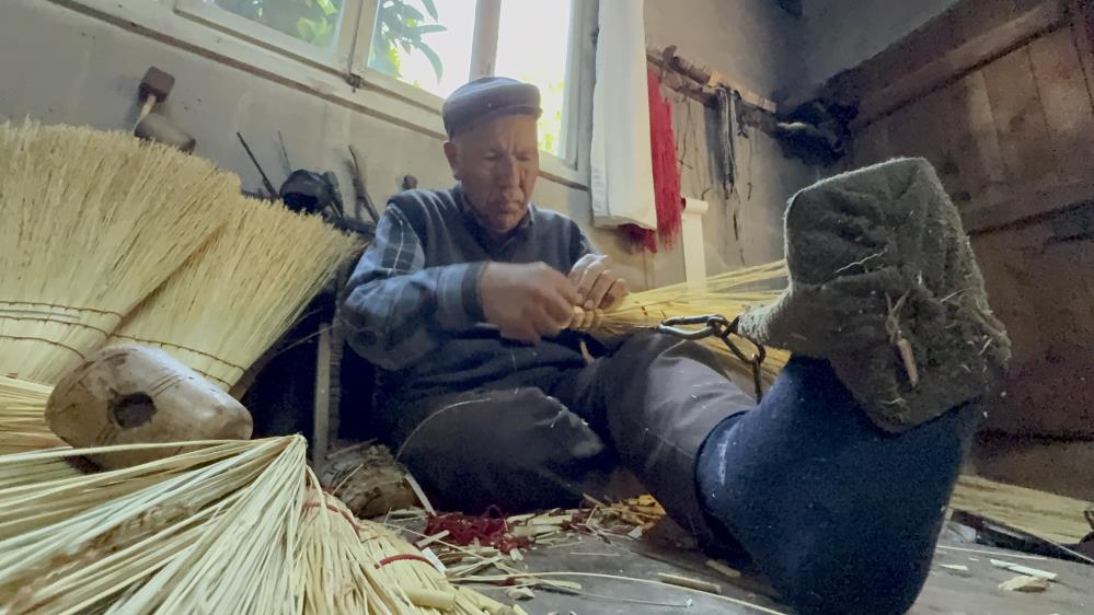 85 yaşındaki Kemal Dede, çırak bulamamaktan dertli 2 85 yaşındaki Kemal Dede, çırak bulamamaktan dertli