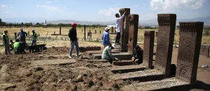 Bitlis'in Ahlat ilçesindeki Selçuklu Meydan Mezarlığı'nda yapılan kazılarda 16 yeni