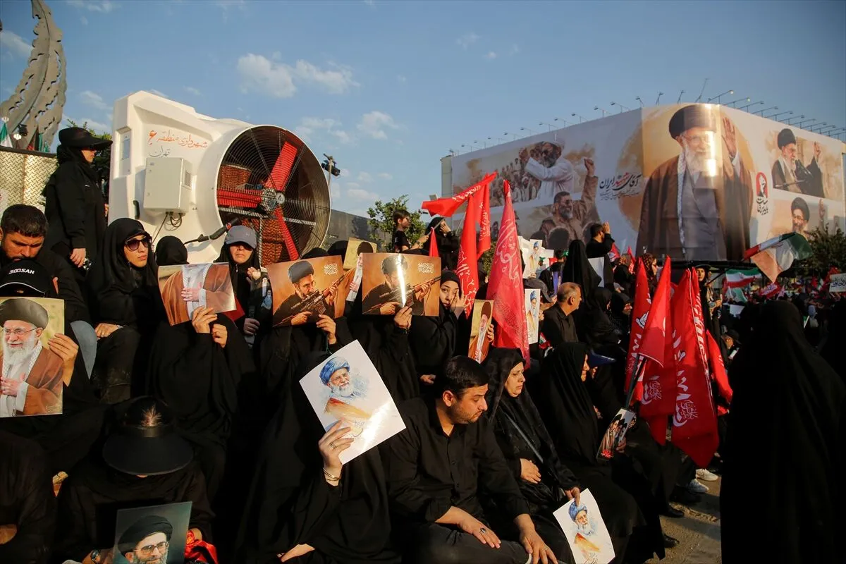 İran'da Hamaney'e milyonların vedası 1 İran'da Hamaney'e milyonların vedası