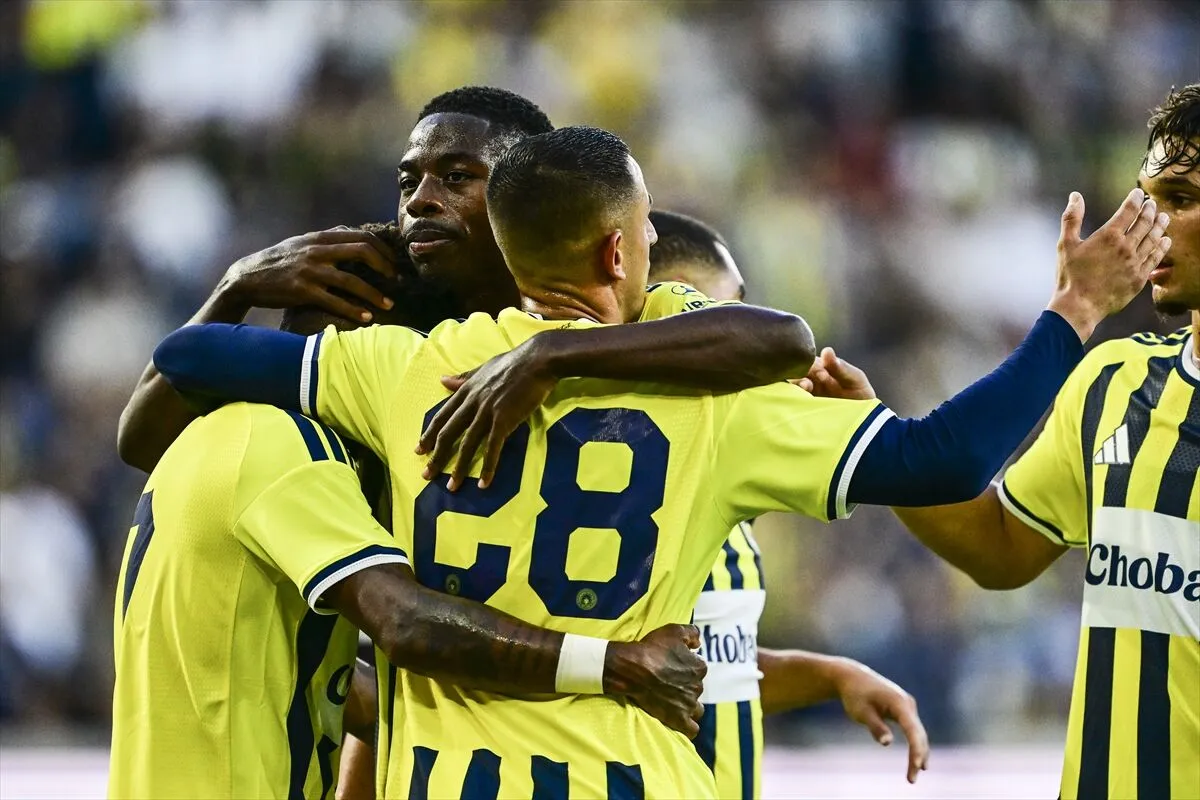 Fenerbahçe, ilk hazırlık maçını farklı kazandı 3 Fenerbahçe, ilk hazırlık maçını farklı kazandı