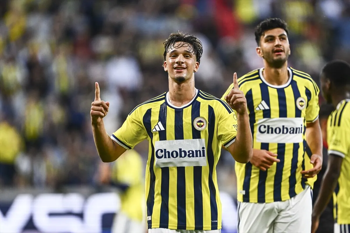 Fenerbahçe, ilk hazırlık maçını farklı kazandı 2 Fenerbahçe, ilk hazırlık maçını farklı kazandı