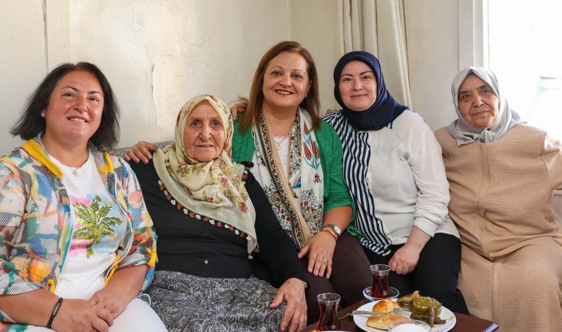 Afyonkarahisar Belediye Başkanı Burcu Köksal, vatandaşlarla buluşmaya devam ediyor.