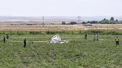 Ankara'da eğitim helikopterinin tarlaya düşmesi sonucu 2 kişi yaralandı.
