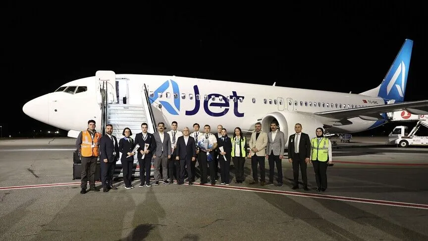 AJet'in Sivas-Köln uçak seferleri başladı, piste inen ilk uçak su