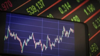 Küresel piyasalar, teknoloji hisselerindeki düşüşlerin etkisiyle haftaya karışık bir seyirle