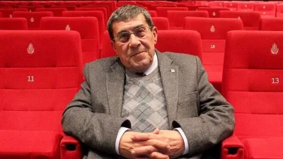 Türk tiyatrosuna 28 yıl oynadığı "Lüküs Hayat" ile damgasını vuran