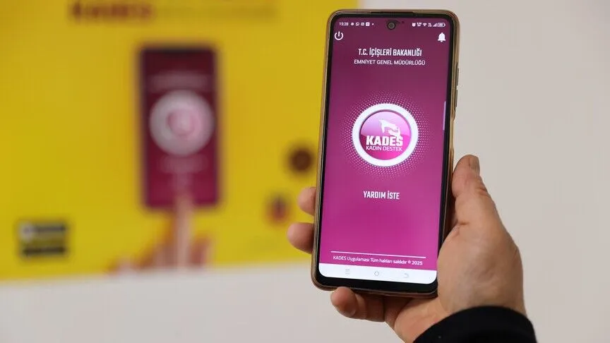 Kadınların tehdit anında tek dokunuşla güvenlik birimlerine ulaşmasını sağlayan Kadın