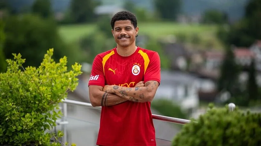 Galatasaray'ın Brezilyalı futbolcusu Gabriel Sara, İngiltere Premier Lig'de oynamayı hayal