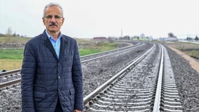Ulaştırma ve Altyapı Bakanı Abdulkadir Uraloğlu, SİMURAY-KBÜ Projesi ile tren