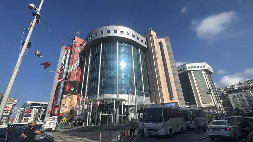 İzmit Belediyesi’ne operasyon: 28 gözaltı