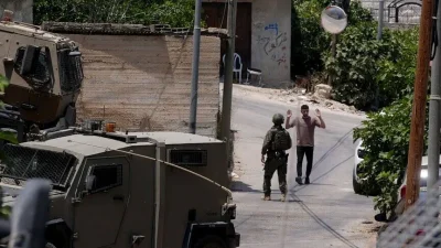 İsrail ordusu, işgal altındaki Batı Şeria'nın çeşitli bölgelerine düzenlediği baskınlarda