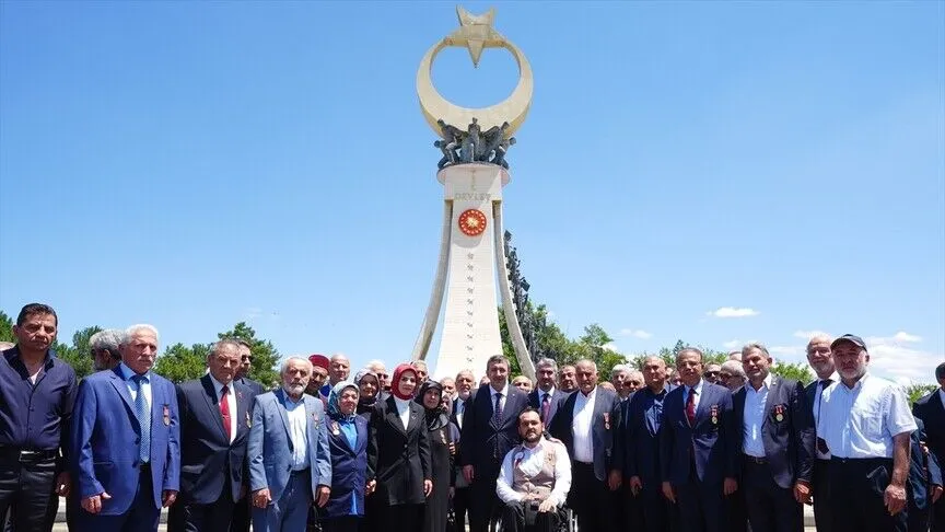 Cumhurbaşkanı Yardımcısı Cevdet Yılmaz, Cumhurbaşkanlığı Külliyesi'ndeki 15 Temmuz Demokrasi ve