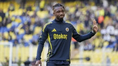 Fenerbahçe Kulübü, geçirdiği fıtık ameliyatının ardından tedavi süreci devam eden