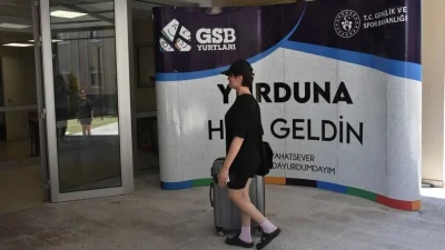 Gençlik ve Spor Bakanı Osman Aşkın Bak, gençlere GSB yurtlarında