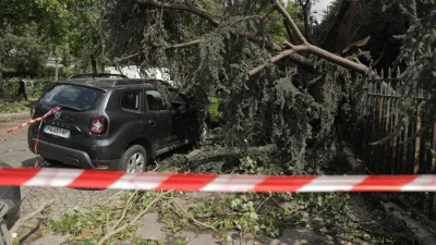 Orman yangınları ve yüksek sıcaklıklarla mücadelesini sürdüren Fransa'nın doğusundaki 10