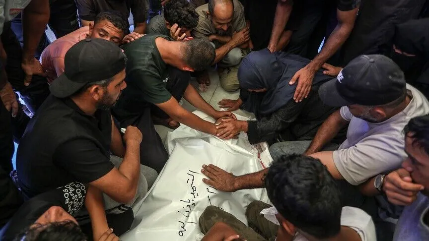 İsrail ordusunun ateşkese rağmen, Gazze kentinin güneyindeki Zeytun Mahallesi'nde sivillerin