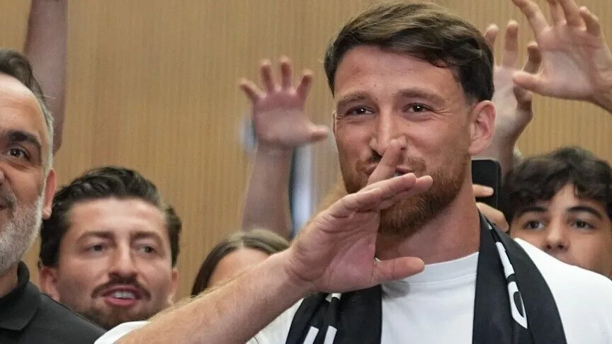 Beşiktaş, milli orta saha oyuncusu Salih Özcan'ı 3+1 yıllığına kadrosuna