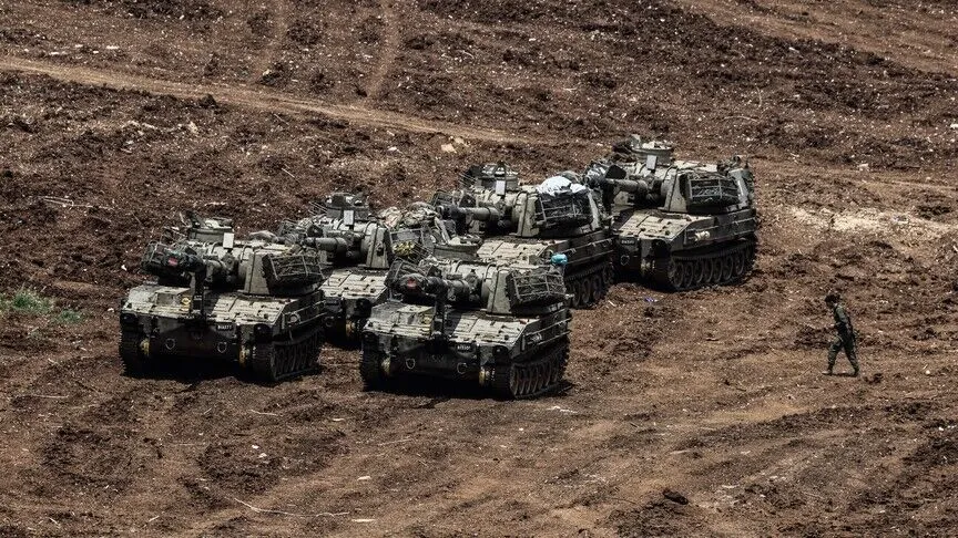 İsrail ordusuna ait 6 askeri araçtan oluşan bir birliğin Suriye'nin