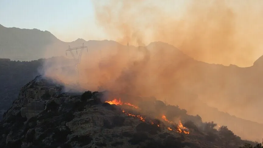 Girit Adası'ndaki Kandiye ilinde orman yangını çıktığı belirtildi.