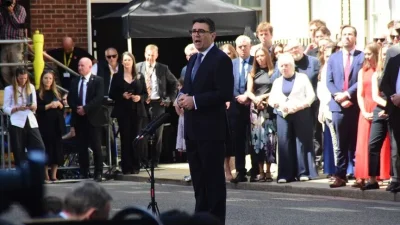 İngiltere Başbakanı Andy Burnham, görevinin ilk gününde ABD Başkanı Trump,