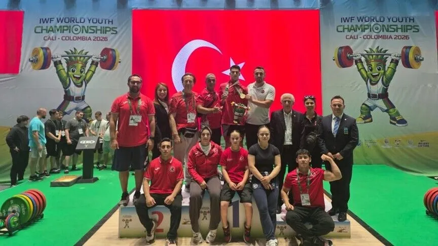 Kolombiya'da düzenlenen Yıldızlar Dünya Halter Şampiyonası'nda milli sporcular, 4 altın,