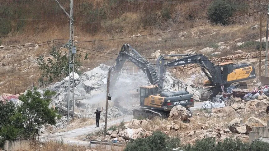 İsrail ordusu, işgal altındaki Batı Şeria'nın El Halil kentinde Filistinliye