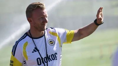 Fenerbahçe Futbol Takımı'nın yardımcı antrenörü Dirk Kuyt, "Fenerbahçe'de başarılı olma