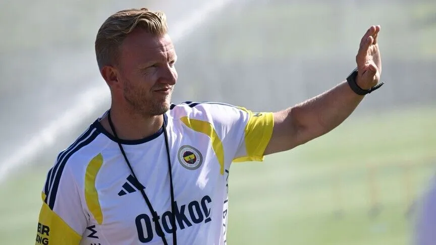 Fenerbahçe Futbol Takımı'nın yardımcı antrenörü Dirk Kuyt, "Fenerbahçe'de başarılı olma