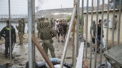 Fas'tan yasa dışı yollarla İspanya'nın Kuzey Afrika'daki toprağı olan Sebte