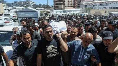 İsrail ordusunun Gazze Şeridi'nde bir eve düzenlediği hava saldırısında anne,