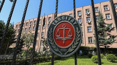 Yargıtay, hasta eşe bakmamak için camide yatıp kalkan ve onunla