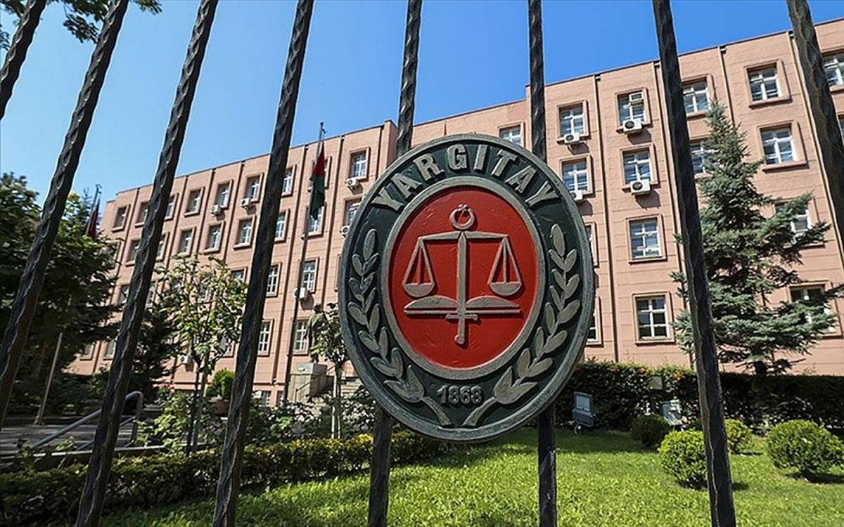 Yargıtay, hasta eşe bakmamak için camide yatıp kalkan ve onunla