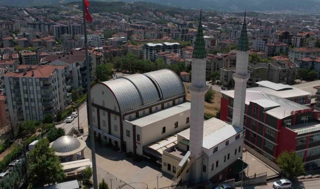 Bursa’da otomobillerdeki sunroof sistemini andıran açılır-kapanır kubbesiyle dikkat çeken Safa