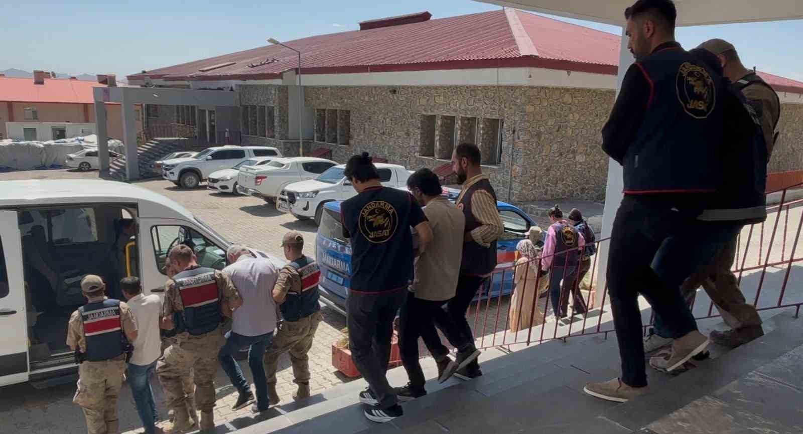Adalet Bakanı Akın Gürlek duyurdu: İntihar ve kaza süsü verilen 2 çocuğun ölümü cinayet çıktı! 1 Adalet Bakanı Akın Gürlek duyurdu: İntihar ve kaza süsü verilen 2 çocuğun ölümü cinayet çıktı!