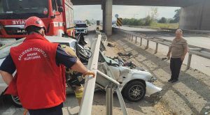 Balıkesir’in Susurluk ilçesinde kontrolden çıkarak bariyerlere saplanan araçtaki 1 kişi