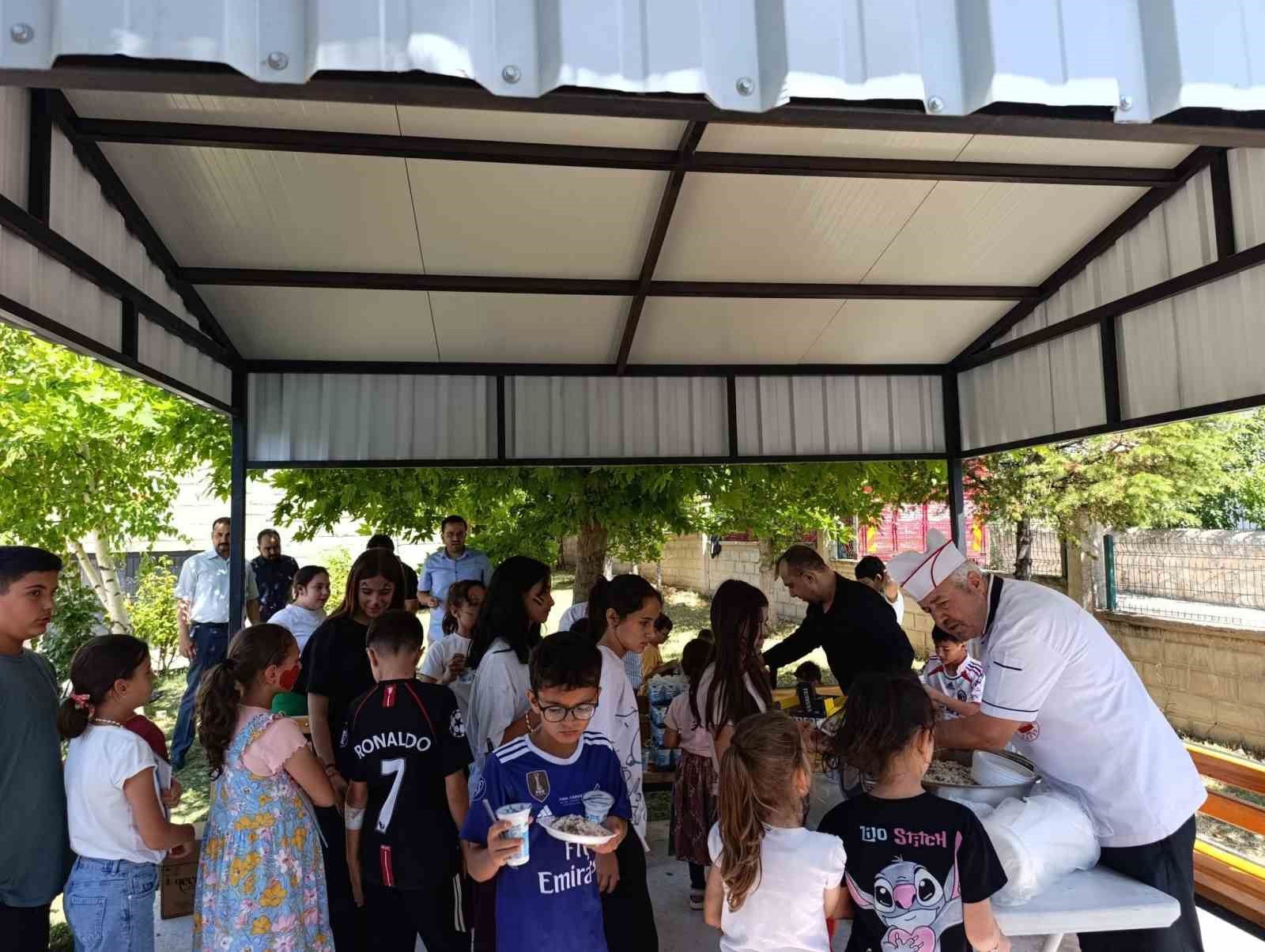 Afyonkarahisar’ın Emirdağ ilçesinde, "Yaz Kur’an Kursları Kapanış Programı" çerçevesinde camilerde