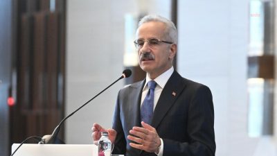 Ulaştırma ve Altyapı Bakanı Abdulkadir Uraloğlu, 15 yıl önce açılan