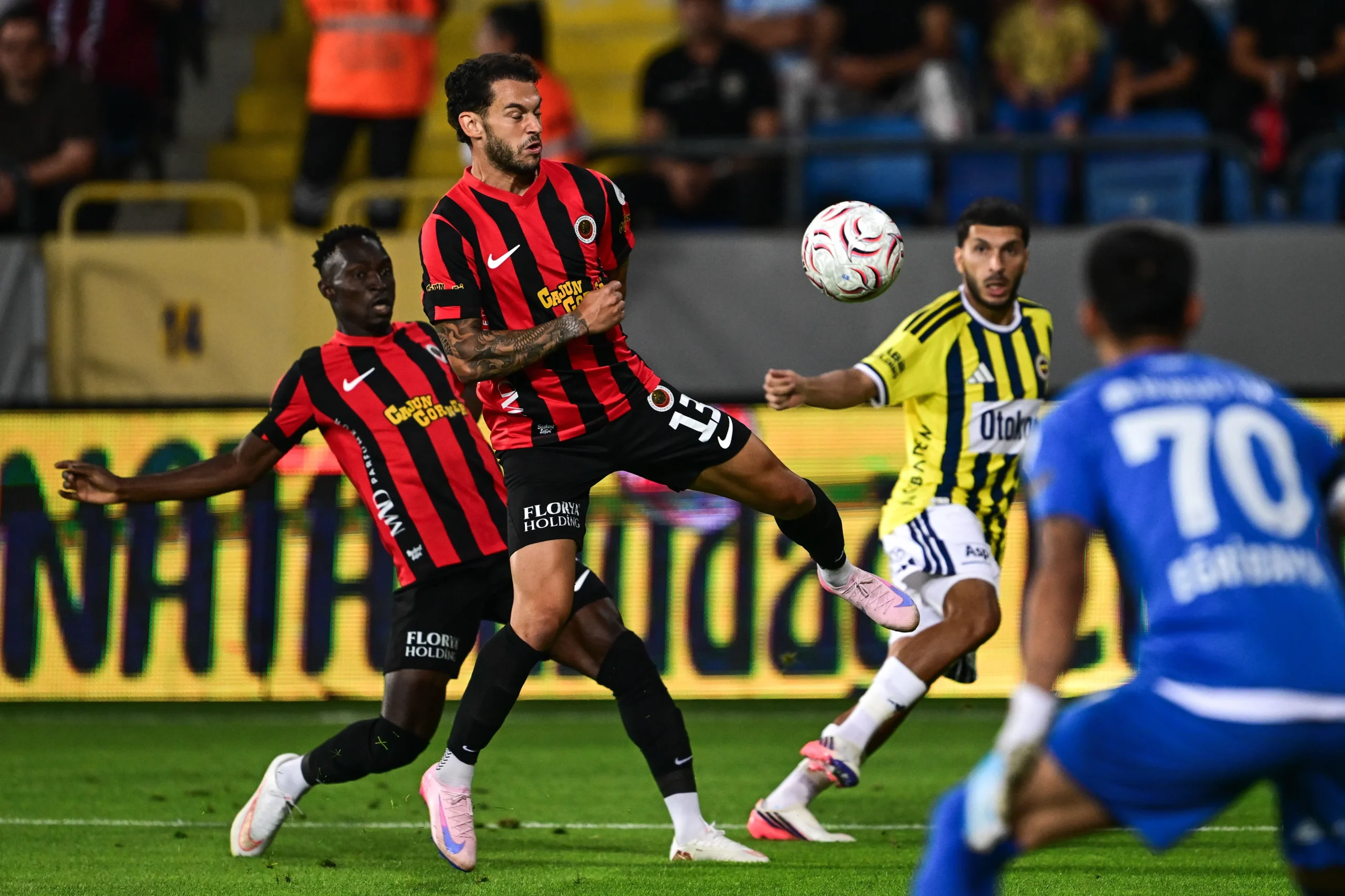 Fenerbahçe, Süper Lig'e yenilgiyle başladı