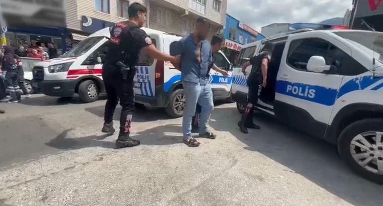 Bursa'nın Yıldırım ilçesinde akrabalar arasında bir dükkan anlaşmazlığı sebebiyle başlayan