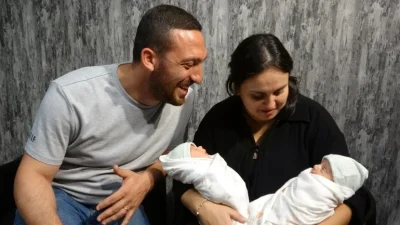 Rize'de yaşayan 28 yaşındaki Serenay Atagün'ün çift rahminde eş zamanlı