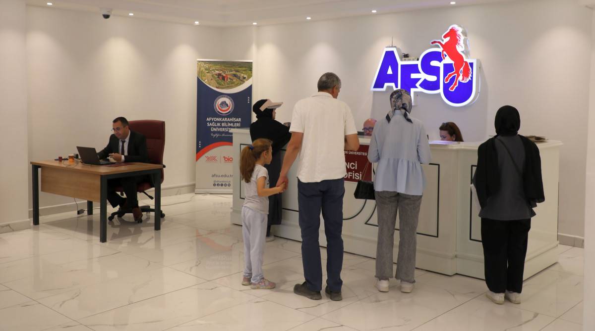AFSÜ’de yeni öğrencilerin kayıt heyecanı