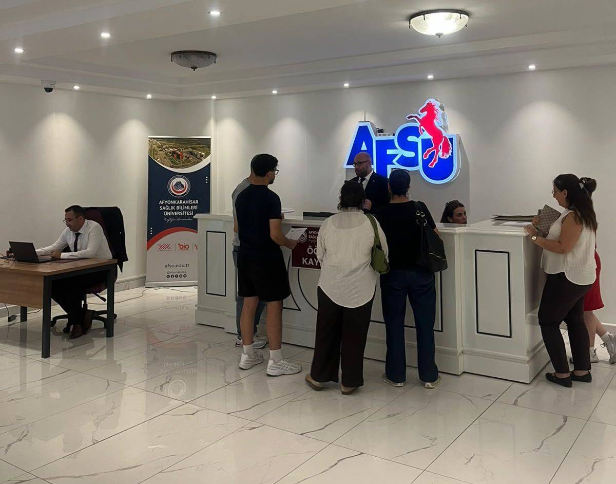AFSÜ’de yeni öğrencilerin kayıt heyecanı