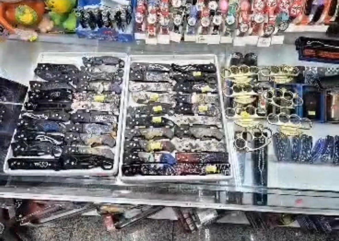 Kayseri’de polis ekipleri tarafından ateşli silah ve bıçaklar ile diğer