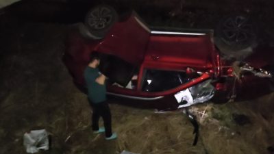 Bursa'da sürücüsünün kontrolünden çıkan otomobil, Yunuseli yolunda dere yatağına uçarak