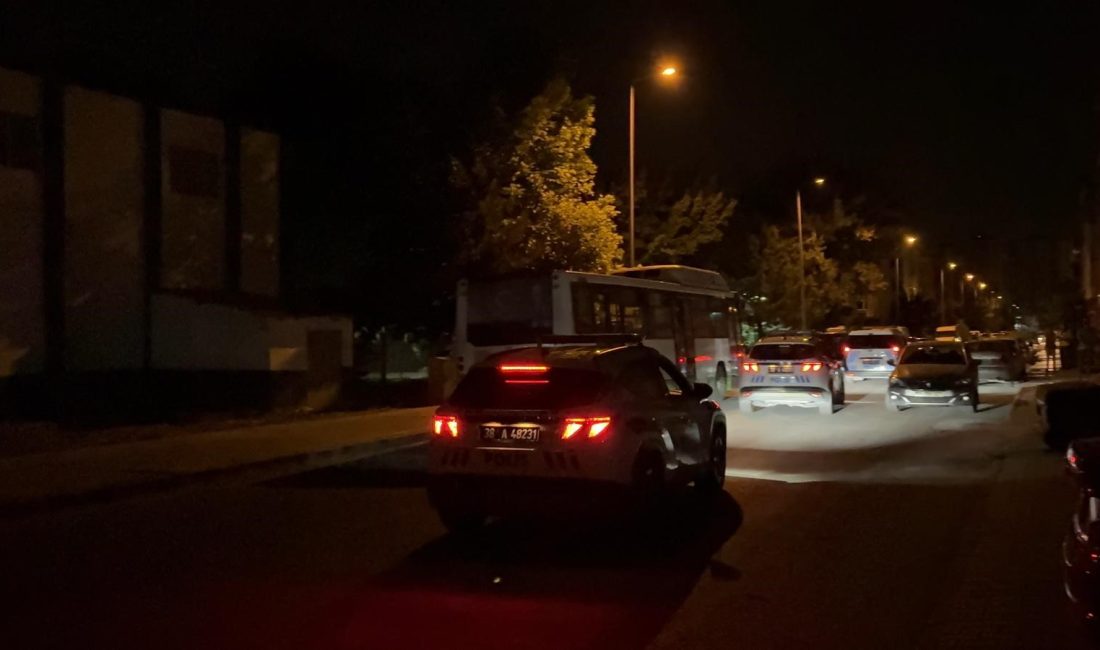 Kayseri’nin Kocasinan ilçesinde çıkan kavgada 16 yaşındaki çocuk yüzünden yaralanırken,