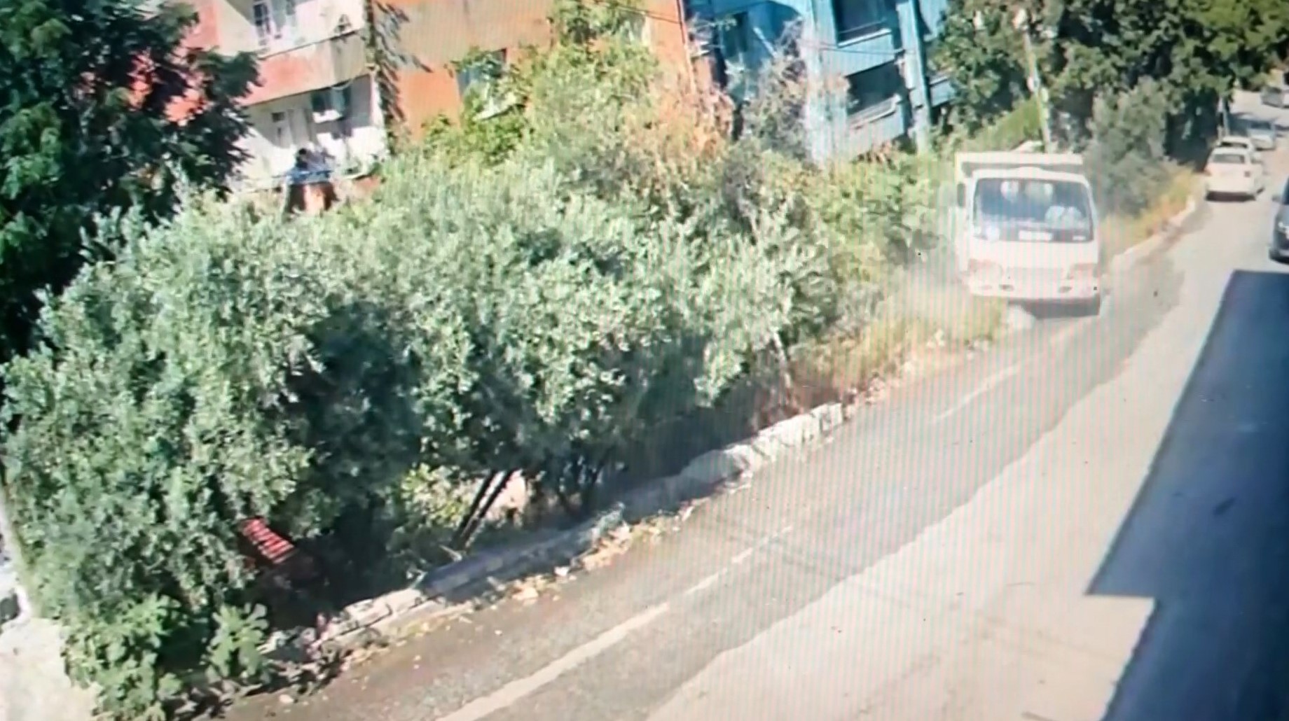 Yokuşu çıkamayan kamyon can aldı: 10 çocuk annesi hayatını kaybetti 1 Yokuşu çıkamayan kamyon can aldı: 10 çocuk annesi hayatını kaybetti