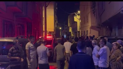 Bursa'da husumetlilerini darp etmeye gelen grubun kaçarken çöpe attığı kılıç