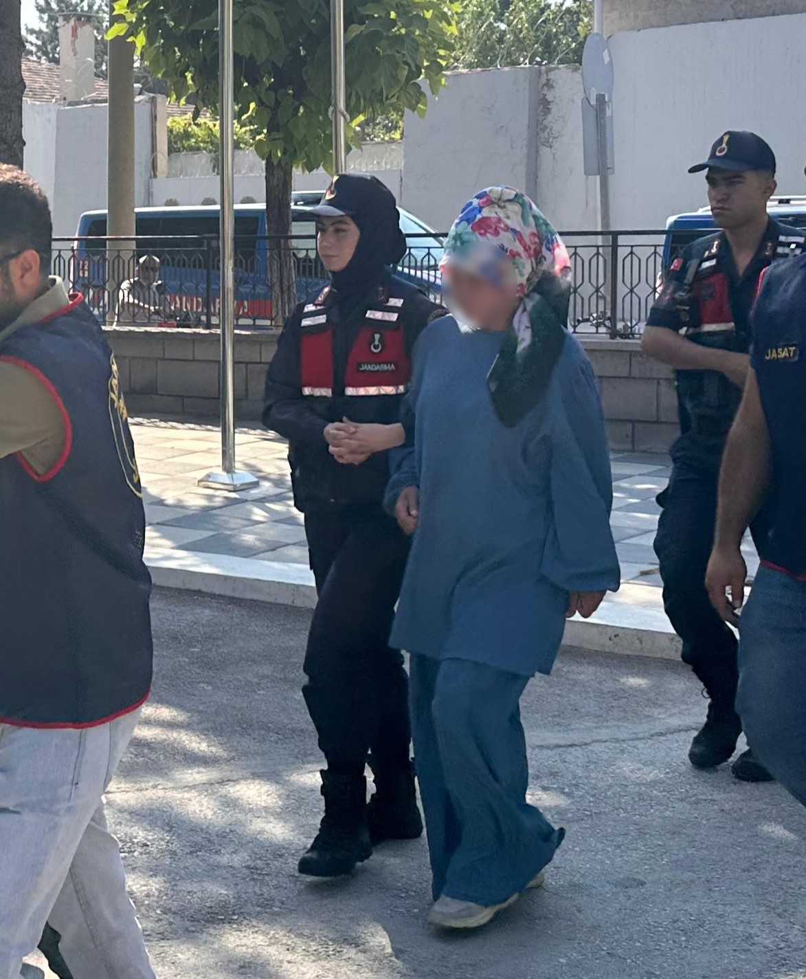 Oğlunun katili ile 3 gün sonra evlenmiş 1 Oğlunun katili ile 3 gün sonra evlenmiş